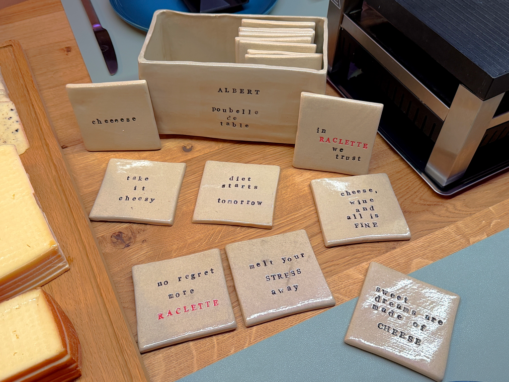 Albert, "poubelle de table" and his 16 companions